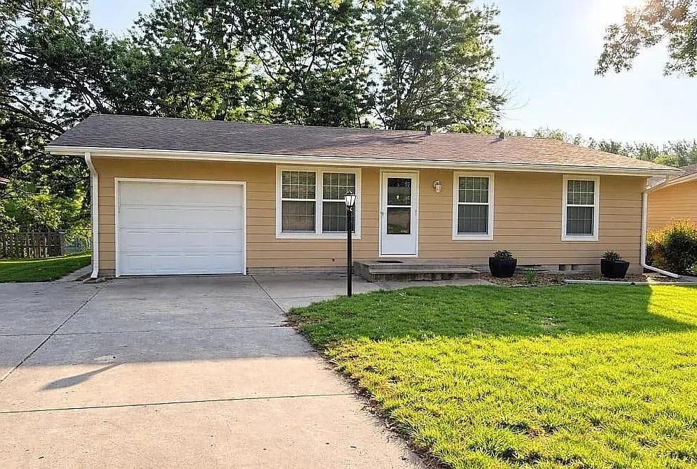 8130 N Hazelwood Dr — Photo 1