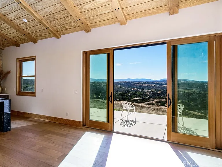 37219 Quarter Valley Rd — Photo 12
