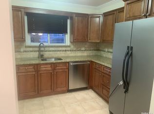 14 Graywood Rd, Port Washington, NY 11050