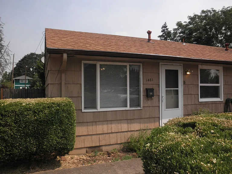 1481 Hines St SE — Photo 3