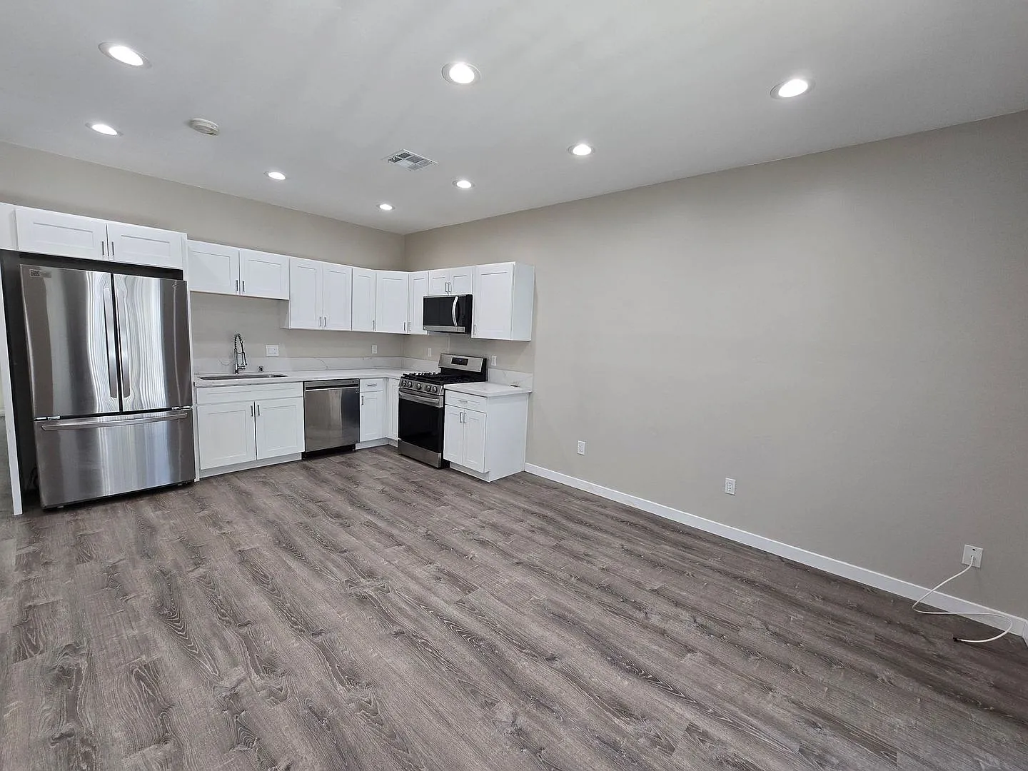 Built in 2023! 4BD/2BA, Quiet Neighborhood! — Photo 3