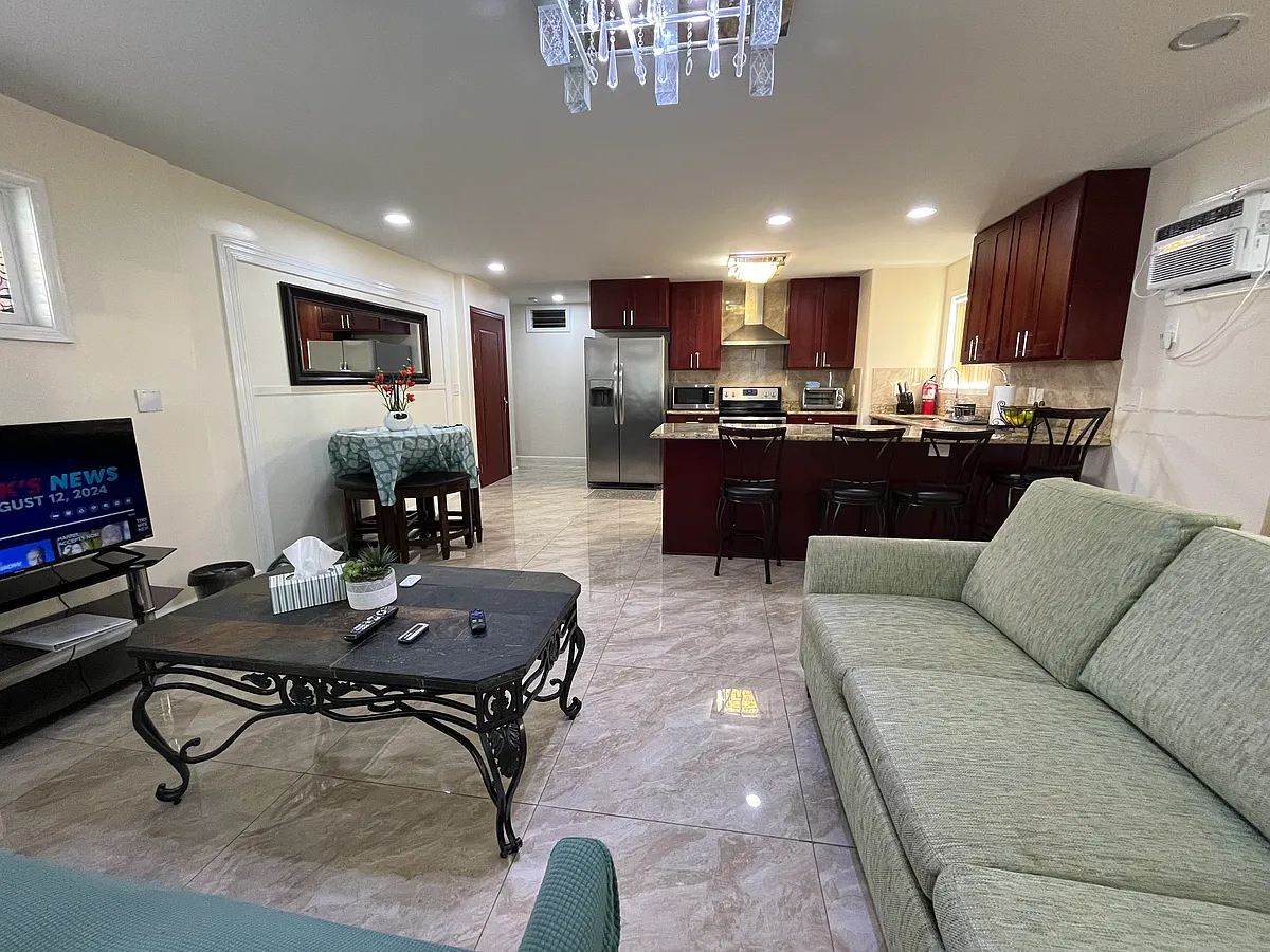 Building Photo - 3223 Monsarrat Ave #P