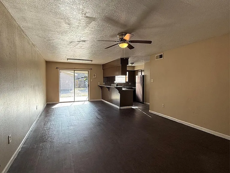 1503 Donovan St #6 — Photo 4