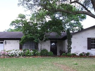 1730 Williamsburg Ln, Beaumont, TX 77706