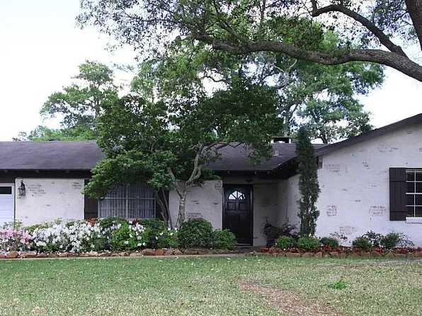 1730 Williamsburg Ln, Beaumont, TX 77706