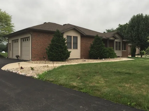9676 Wildwood Ln, Chatham, IL 62629