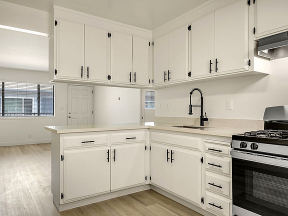 2nd image of 544-550 S 6th St #9