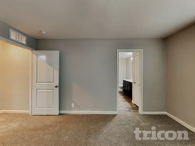 4945 Hallies Gdn — Photo 9