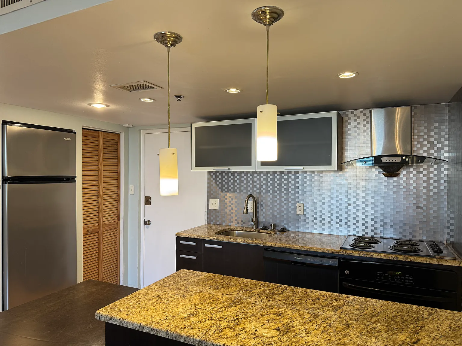 1 bed, 570 sqft, $1,400 — Photo 3