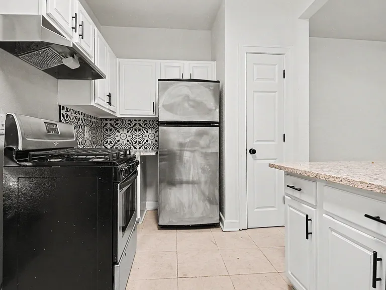 915 Annex Ave — Photo 12