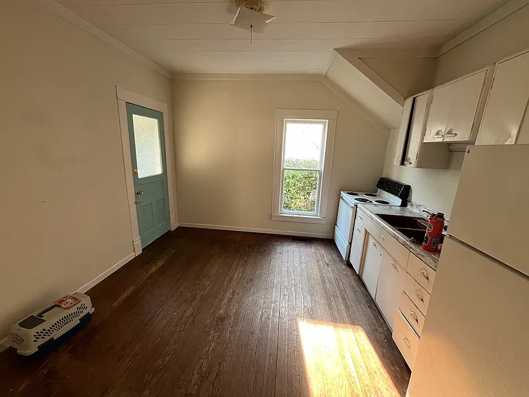 718 S Forest Ave #2 — Photo 3