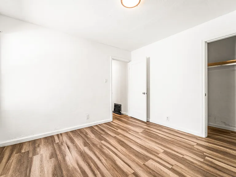 560 Russell St — Photo 33