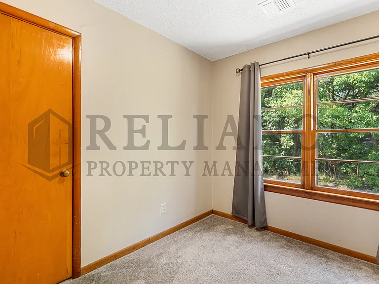 1035 S 127th St E — Photo 21