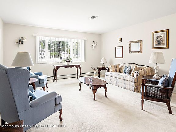 5th image of 225 Barbados Drive N