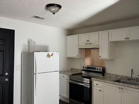5th image of 1818 Dayton St