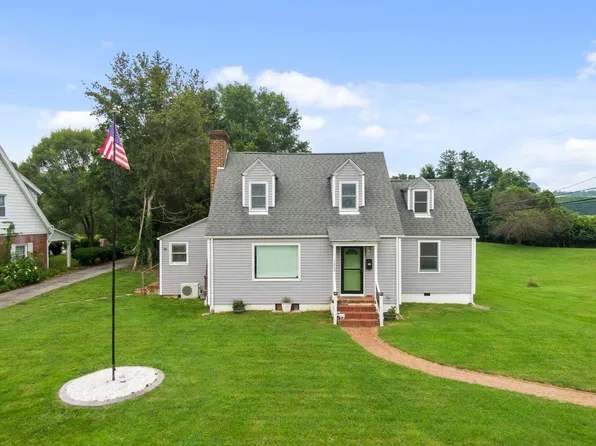 1515 Cabot Dr, Pearisburg, VA 24134