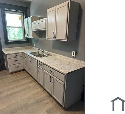 2nd image of 1506 Mallinckrodt St Floor 2