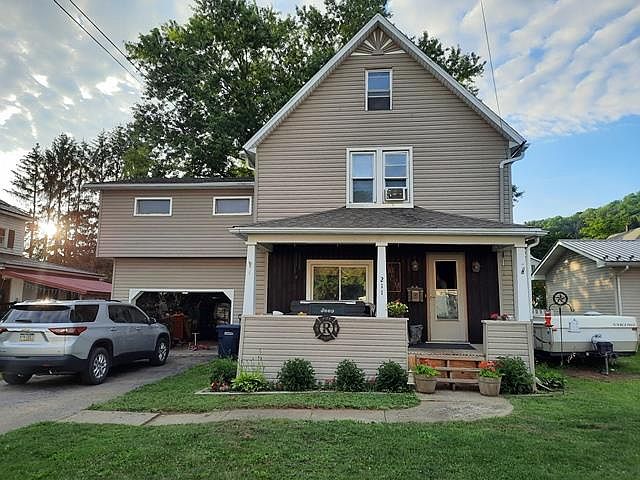 1st image of 211 Chestnut St