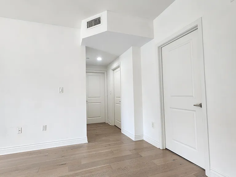 147 S Doheny Dr #102 — Photo 29