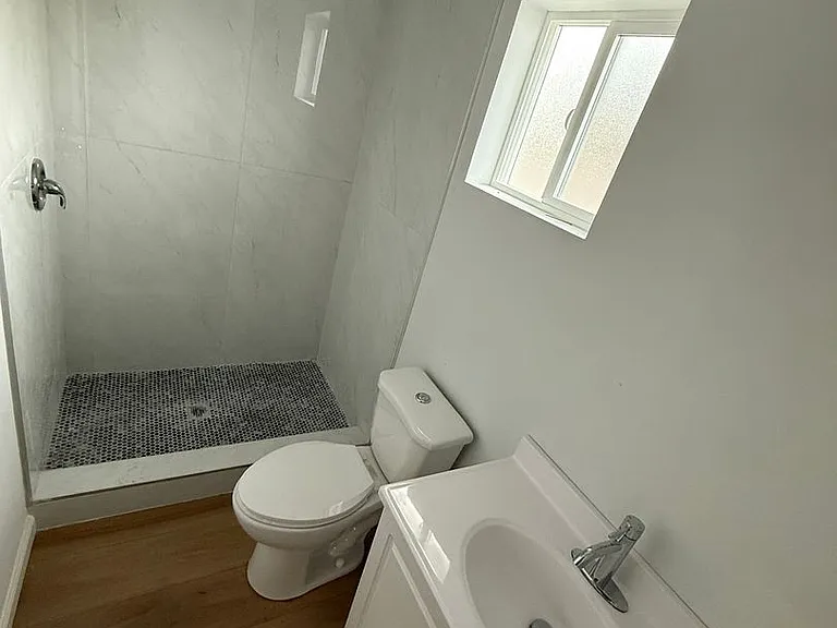 6215 Templeton St — Photo 4