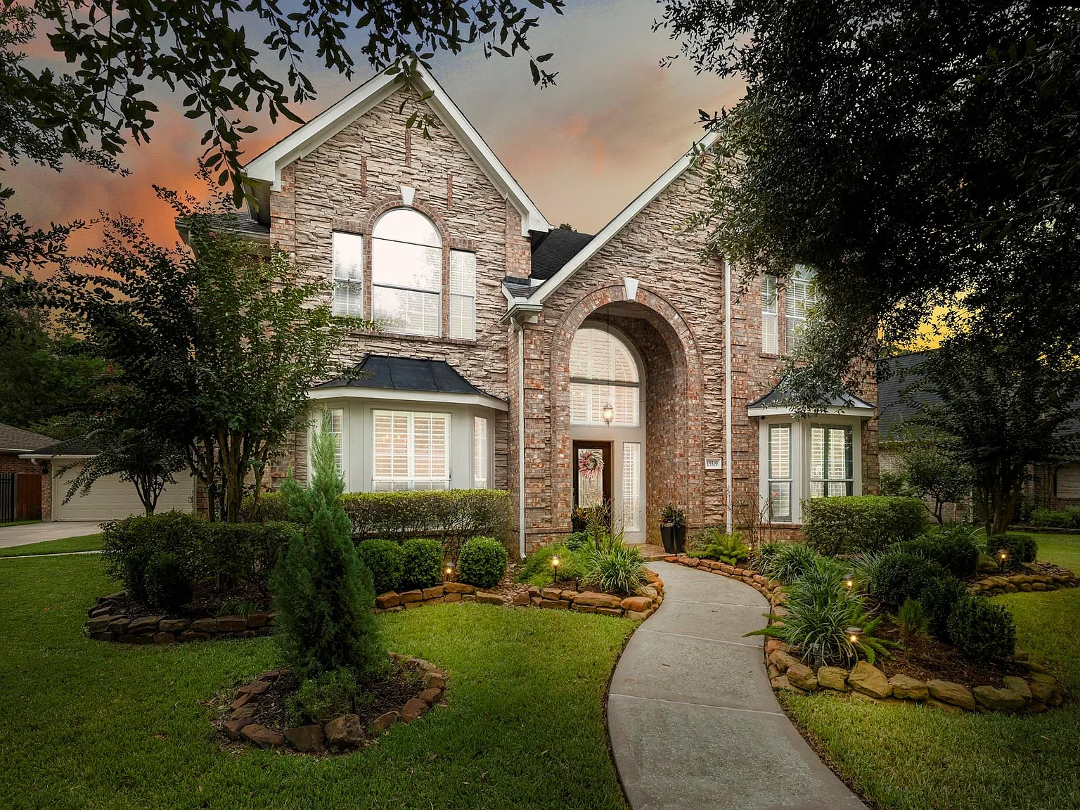4 bed, 3.5 bath, 4364 sqft, $3,900 — Photo 1