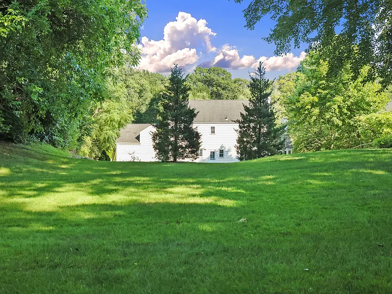 261 Fox Meadow Rd — Photo 14