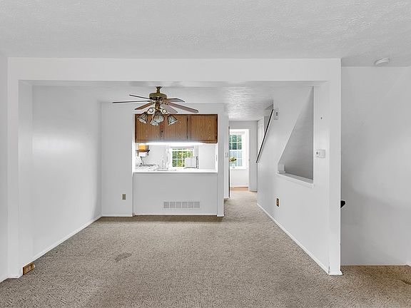 4th image of 147 Ligonier Ln
