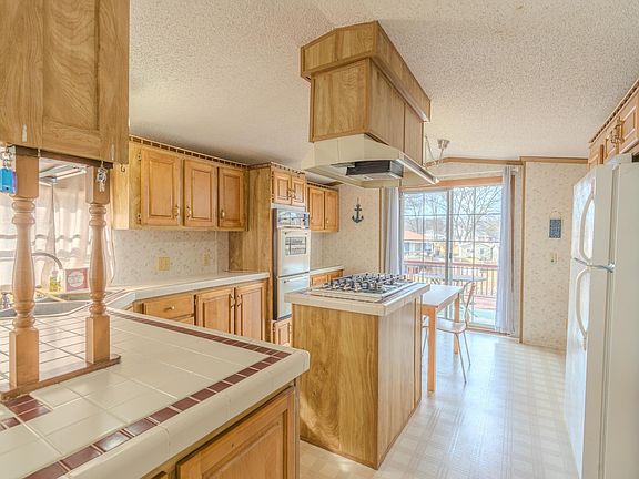 2nd image of 11086 N Landing Rd