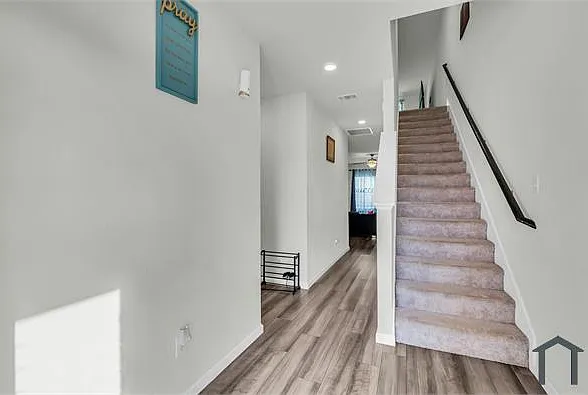 6102 Harrah Ln — Photo 1