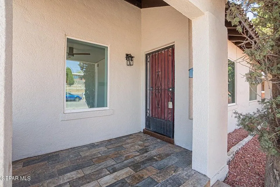 Building Photo - 1301 N Ochoa St #AB