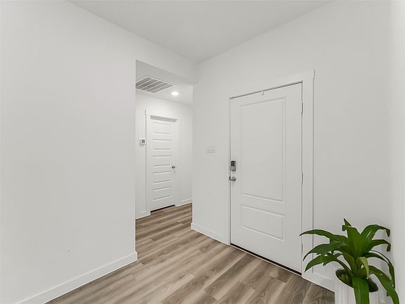 4th image of 9515 Chelsea St