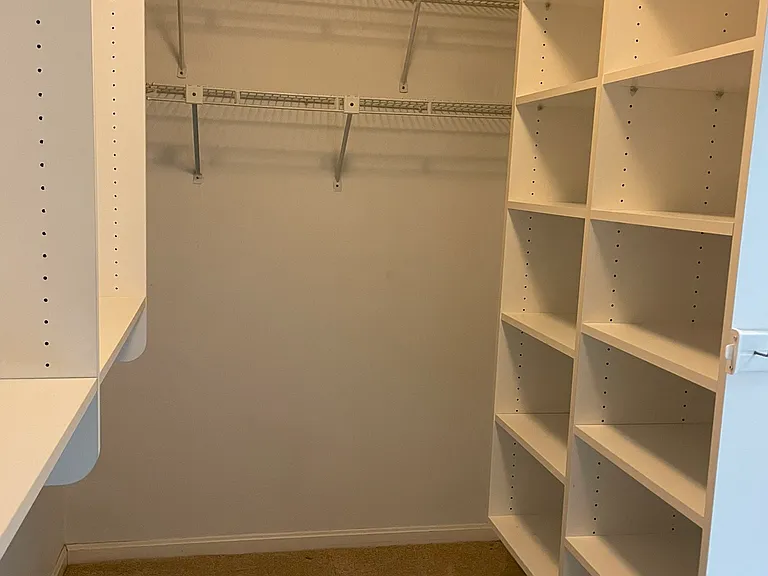 Master Bedroom Walkin Closet