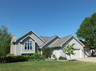 10612 Greystone Dr, Zeeland, MI 49464