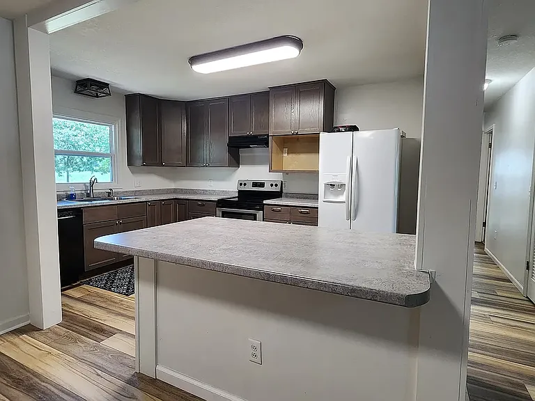 301 Grove St — Photo 7