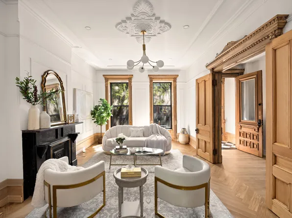 569 Monroe Street image 1 of 23