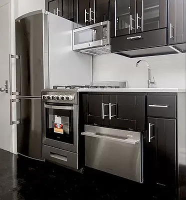 Rented by Avenues Real Estate | media 9