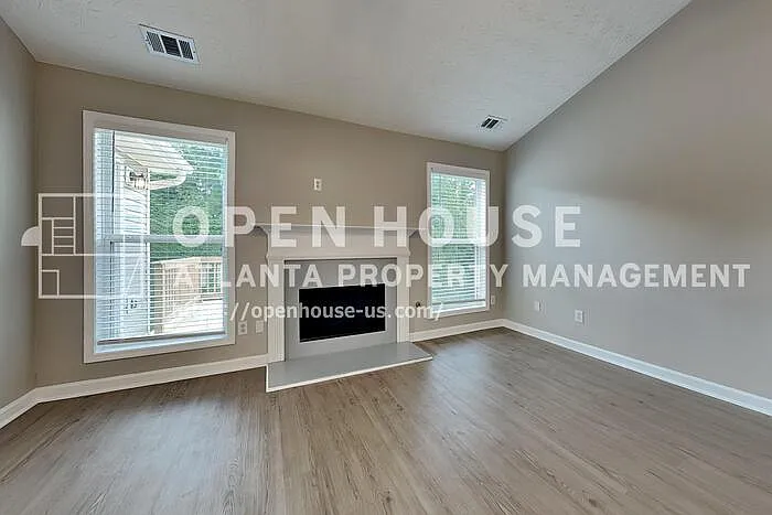 6 bed, 3.0 bath, 2483 sqft, $2,250 — Photo 4