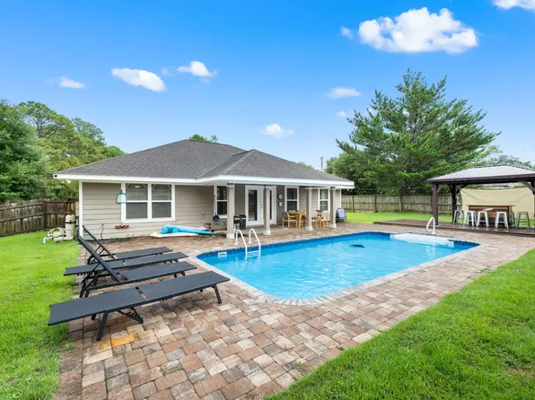 2571 Salamanca St, Navarre, FL 32566