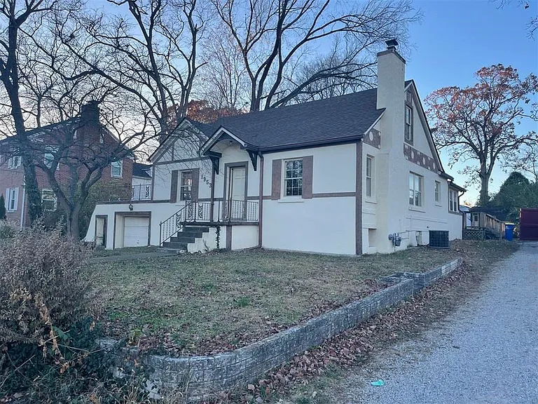 1953 Woodland Ave — Photo 1