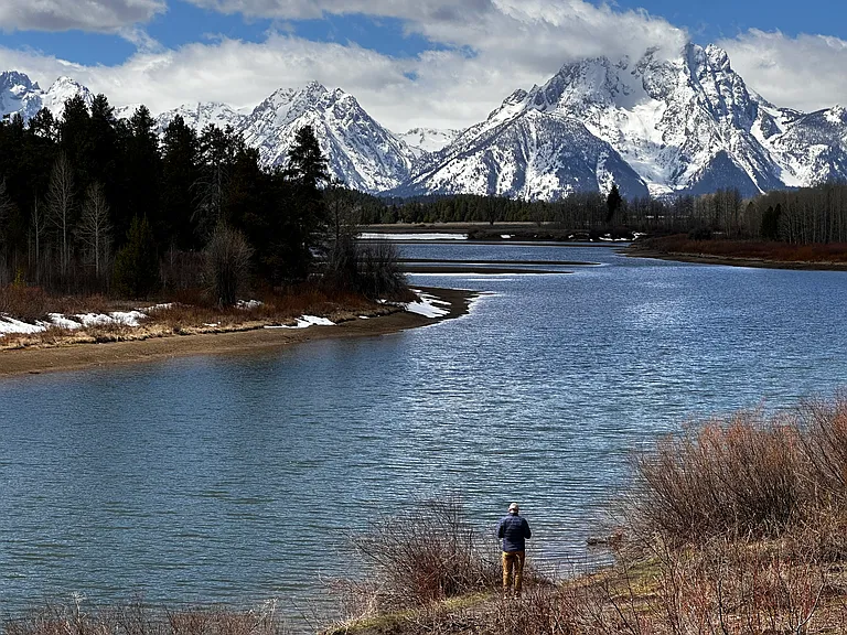 40 minutes car drive to Yellowstone.