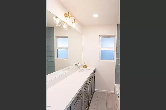 1506 E Clarendon Ave — Photo 22