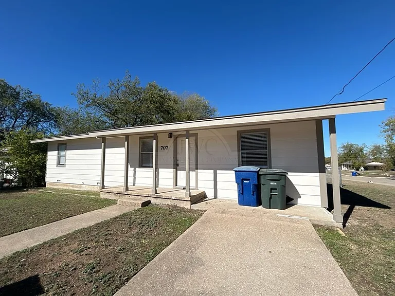 707 N Main St — Photo 1
