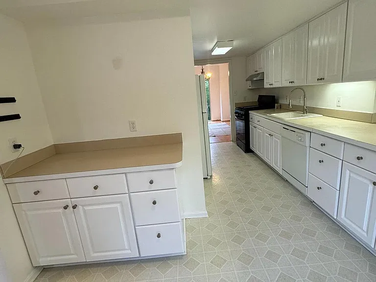 5944 Westchester Park Dr — Photo 4