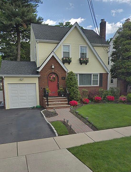 1st image of 152 Whittle Ave
