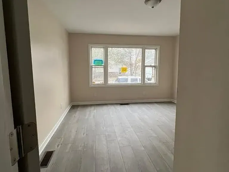 2205 Hendricks St — Photo 8