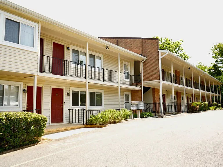 Gardenwood Apartments — Photo 43