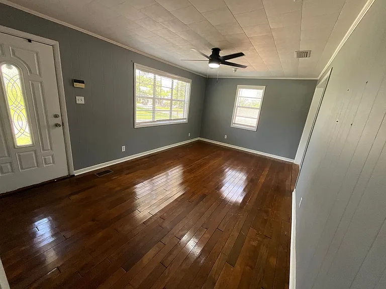 4395 Deering St — Photo 2