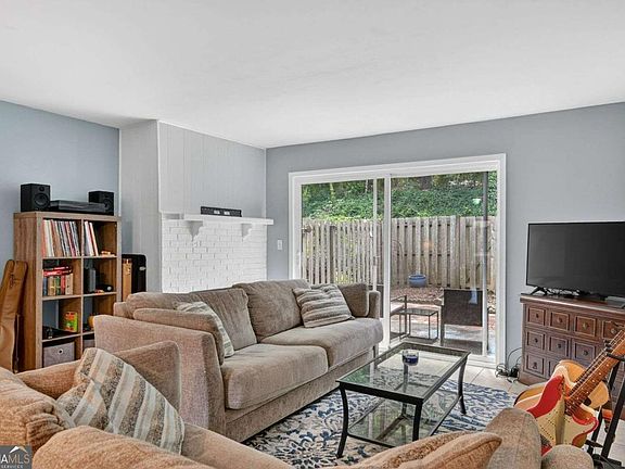 2nd image of 2551 Bradford Sq NE