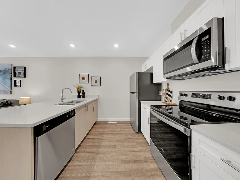 145 Horner Cres — Photo 9
