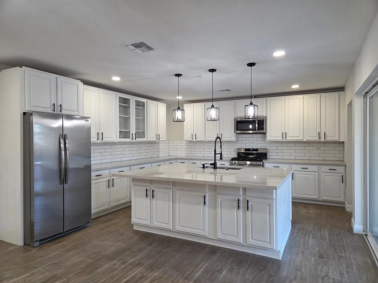 4 bed, 1630 sqft, $2,500 — Photo 2